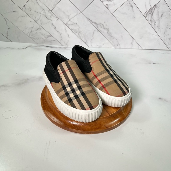 🔥 Burberry slip on (unisex) shoes us 12c - Picture 3 of 17